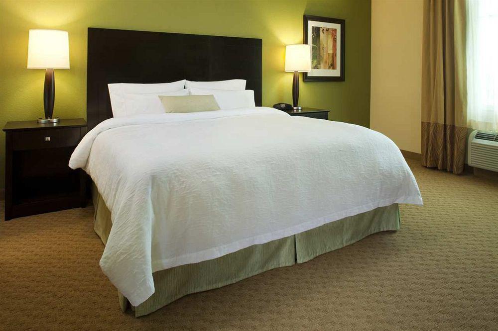 Hampton Inn Ottumwa Номер фото