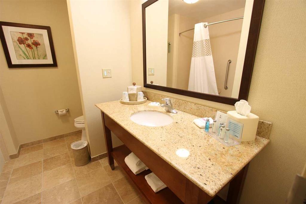 Hampton Inn Ottumwa Номер фото
