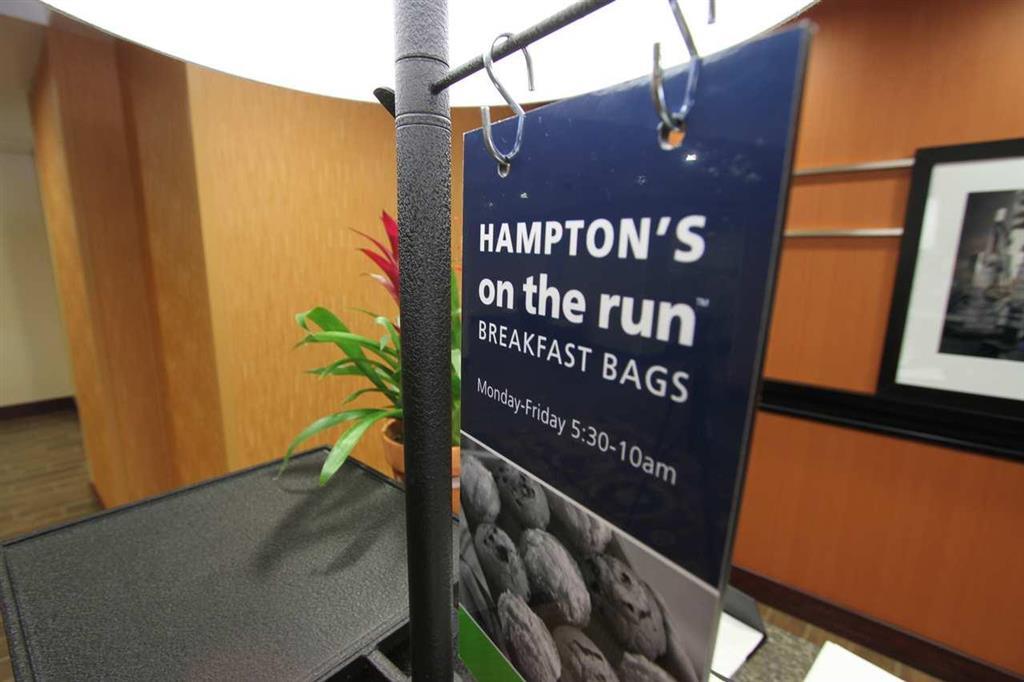 Hampton Inn Ottumwa Ресторан фото