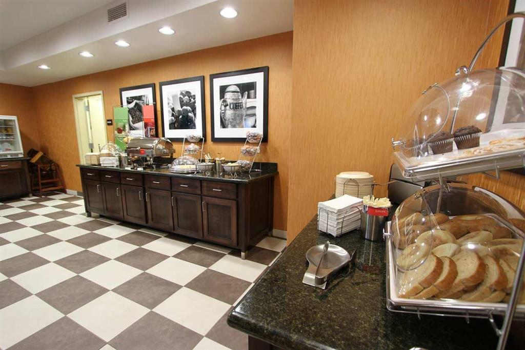 Hampton Inn Ottumwa Ресторан фото